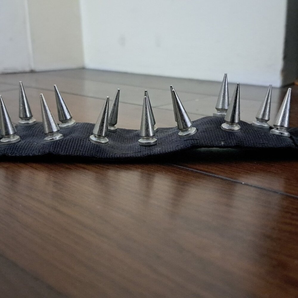 Studded bracelet - Picture 2 of 4